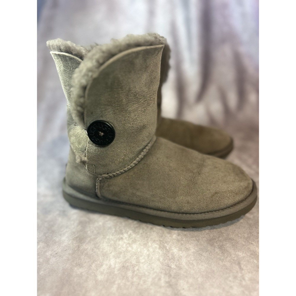 UGG Bailey Button 5803 Gray Sheepskin Suede Boots Women's Size 9 - Picture 3 of 4